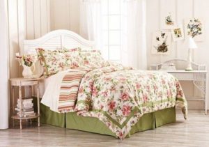 Lenjerii de pat si paturi din lemn disponibile pe DecoStores