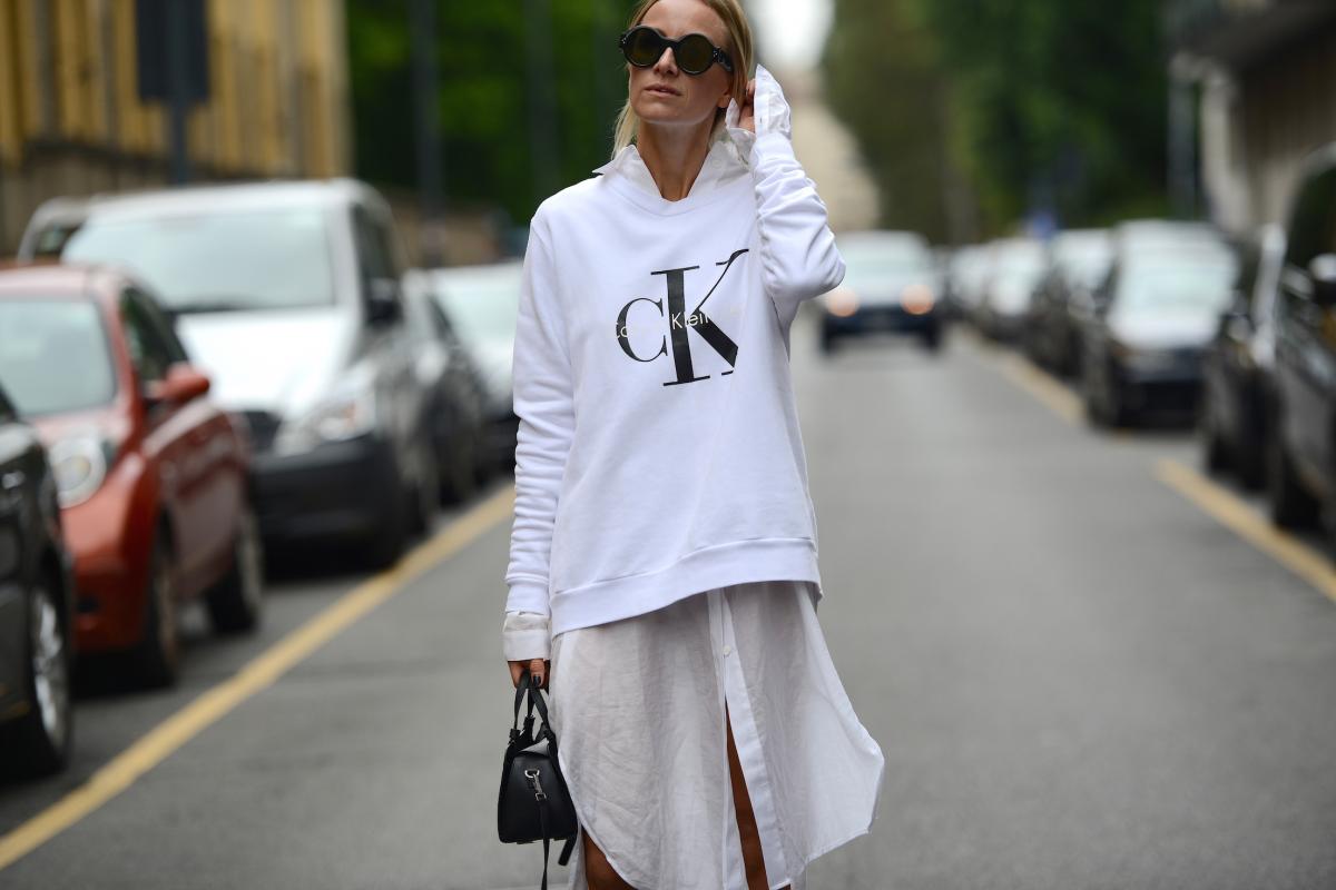 Zeci de pulovere dama Calvin Klein originale pe ShopAlert