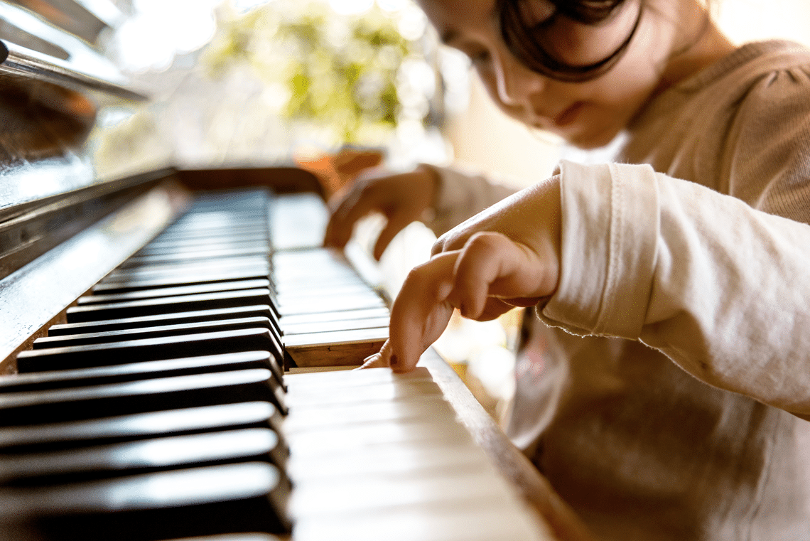 Lecțiile de pian contribuie la dezvoltarea armonioasă a copilului tău 3
