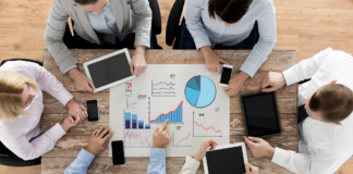 Cum poți măsura indicatorii cheie de performanță ai echipei de vânzări, online și offline?