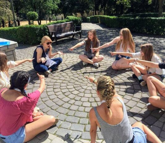 Care sunt avantajele vorbirii unei a doua limbi? Care sunt avantajele vorbirii unei a doua limbi?