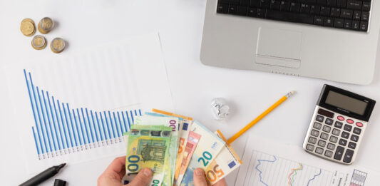 20 de acțiuni simple care te ajută să economisești bani de la o luna la alta