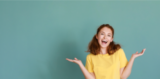 Minimalism sau exuberanță? Alege haine potrivite pentru o adolescentă
