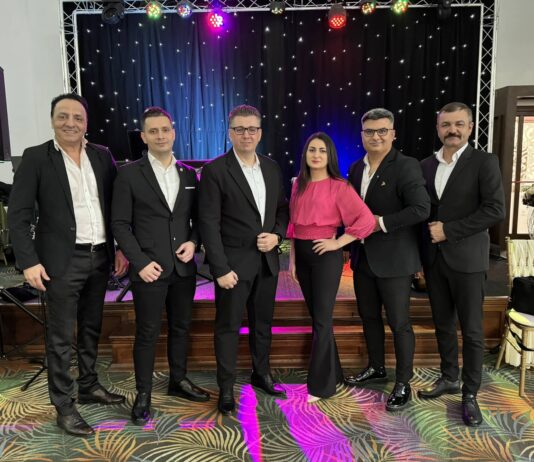 Formația Fantastic dă tonul petrecerii oricărei nunți din București