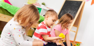 Cum îmi pot înscrie copilul la o grădiniță privată