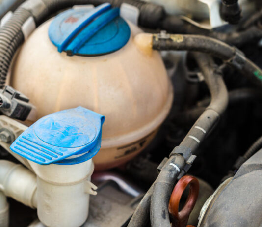 Pompa de apă: când se schimbă preventiv și ce semne arată că „se duce”?