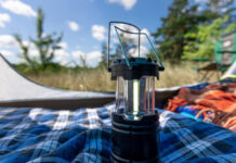 Care sunt cele mai fiabile lanterne și surse de lumină pentru camping?