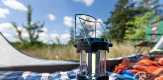 Care sunt cele mai fiabile lanterne și surse de lumină pentru camping?