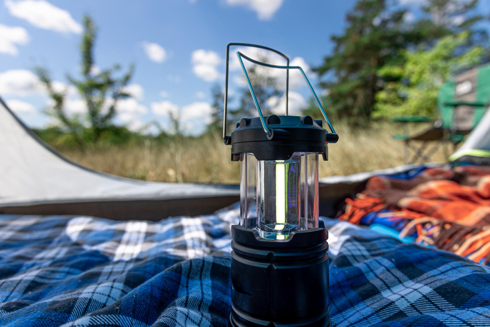 Care sunt cele mai fiabile lanterne și surse de lumină pentru camping?