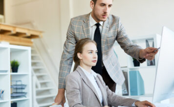 Care este diferența între leasing de personal și outsourcing complet?