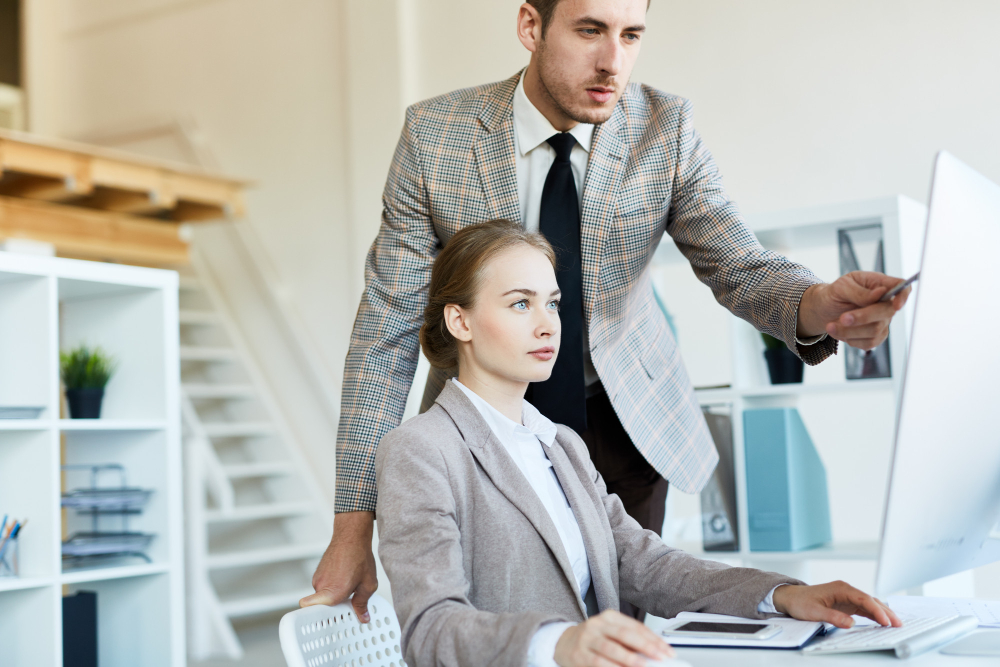Care este diferența între leasing de personal și outsourcing complet?