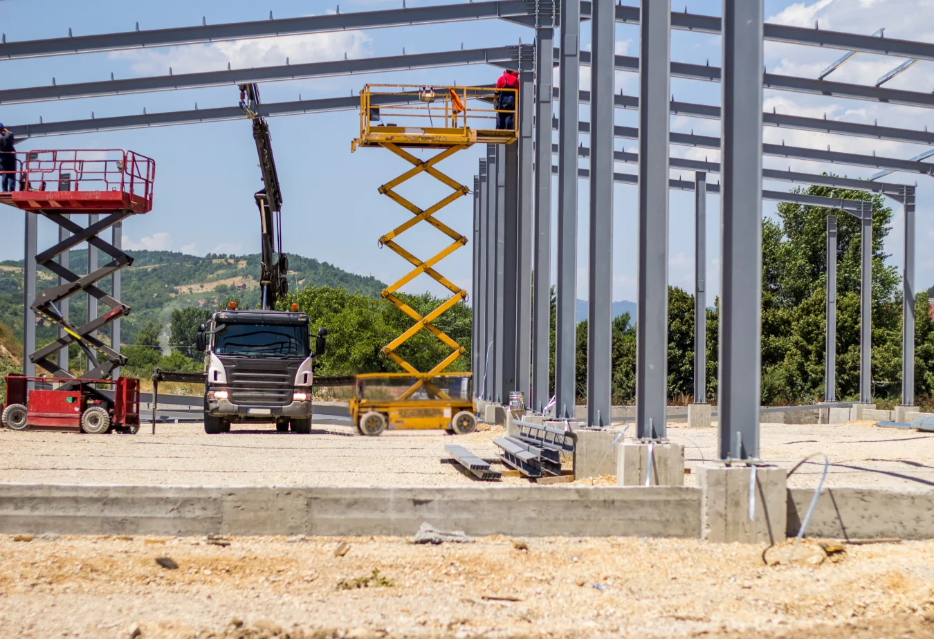 Care sunt avantajele unei hale metalice