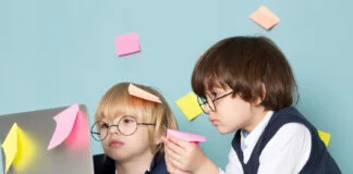 Misterul minții copiilor dezvăluit: O incursiune în funcționarea lor remarcabilă Misterul minții copiilor dezvăluit: O incursiune în funcționarea lor remarcabilă