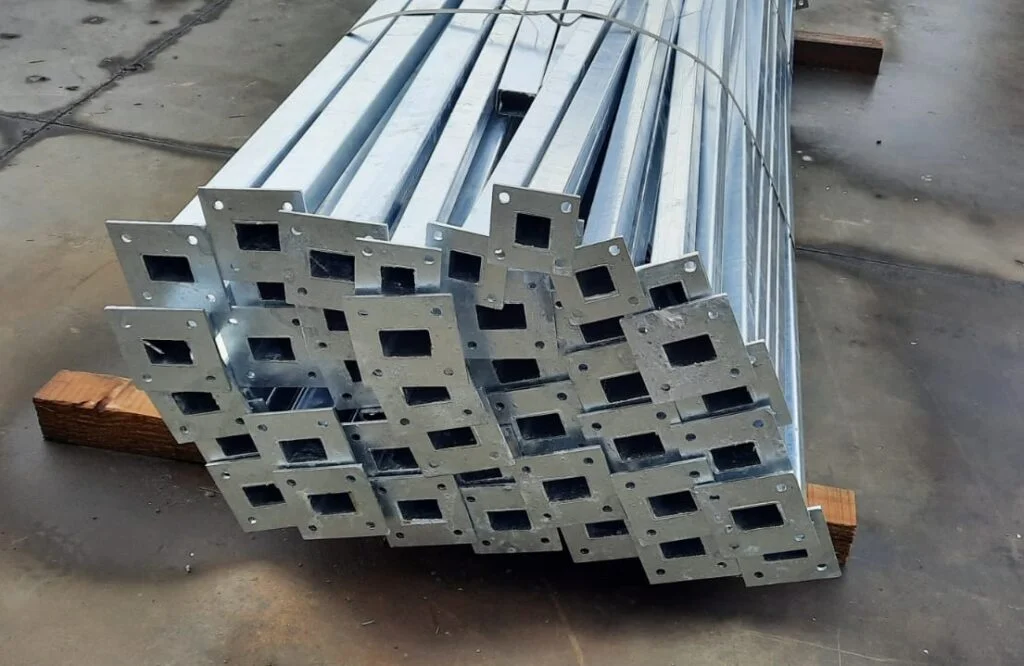 stalp cu prindere pe beton