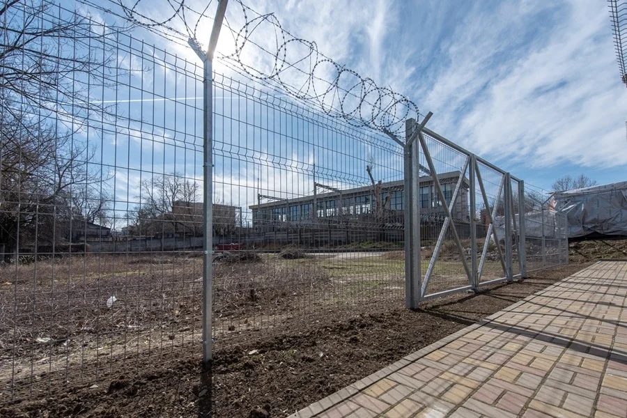 gard industrial cu brat pentru sarma Concertina