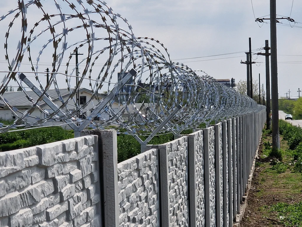 suprainaltare gard beton pentru sarma Concertina