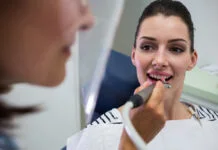 Cat de des trebuie sa mergem la medicul stomatolog pentru efectuarea detartrajului dentar?